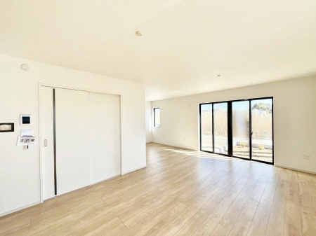 ���r���O�@�傫�ȑ����炽���Ղ�̗z���ƕ����������郊�r���O