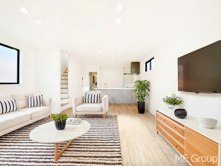 ���r���O�@�Ƒ��̘a�₩�ȉ�b���������Ă������B�J�����̂��郊�r���O�ł��B���Ƌ��CG�ł�  