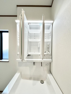 ���̑����ρ@�O�ʋ��̗��ɁA���ϕi��q���p�i�Ȃǂ����[�\�B���ʑ����������ƕۂ��܂��I