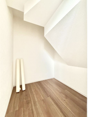 ���̑����ρ@���r���O���[�B�����Ɏ��[������ƕ����W�܂�LDK���X�b�L���Еt�������ł��ˁB  