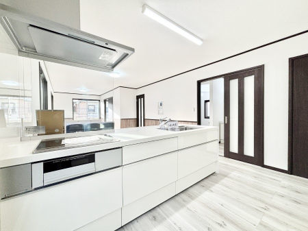 �L�b�`���@���r���O�ŗV�Ԃ��q�l�������Ȃ��炨�������ł���ΖʃL�b�`���B  