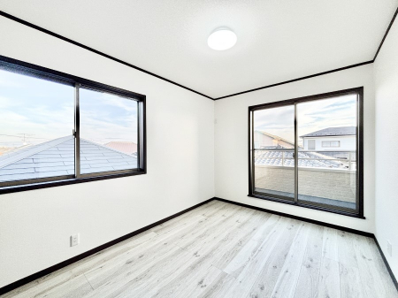 �Q���@�g���₷���`�Ńx�b�g��Ƌ�̒u�����ɂ����邱�Ƃ�����܂���B   