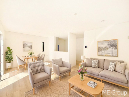 ���r���O�@�Ƒ��̘a�₩�ȉ�b���������Ă������B�J�����̂��郊�r���O�ł��B���Ƌ��CG�ł�  