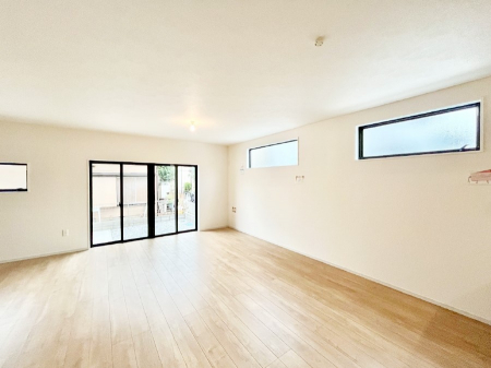 ���r���O�@�傫�ȑ����炽���Ղ�̗z���ƕ����������郊�r���O