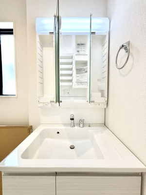 ���̑����ρ@�O�ʋ��̗��ɁA���ϕi��q���p�i�Ȃǂ����[�\�B���ʑ����������ƕۂ��܂��I