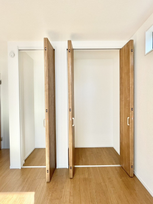 ���[�@�m���̃N���[�[�b�g�B���s��������̂Ō���̈ߗނ�����������܂�܂��B