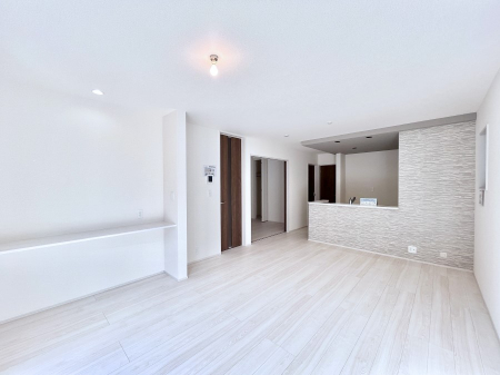 ̑ρ@Ƒ̏Ί炪RƐ܂ĂAȕ͋C̃_CjOɎdオĂ܂B