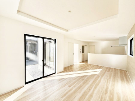 ���r���O�@�傫�ȑ����炽���Ղ�̗z���ƕ����������郊�r���O