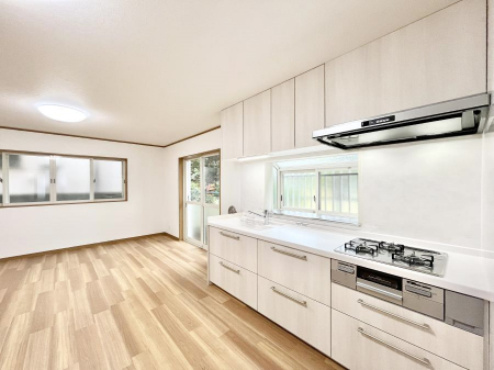 �L�b�`���@�u�₩�ȕ����ʂ蔲����L�b�`���B��������̂Ŗ��邭���C�ɂ��𗧂��܂��B�@