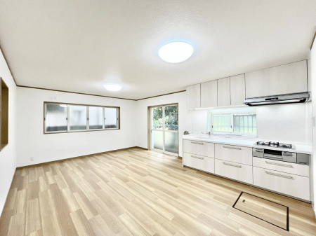 ���r���O�@���邢�z���������A�����̕��͋C�ɖ�������郊�r���O�E�_�C�j���O�B�@ 