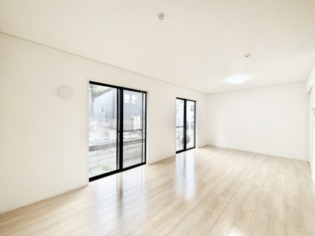 ���r���O�@���邢�z���������A�����̕��͋C�ɖ�������郊�r���O�E�_�C�j���O