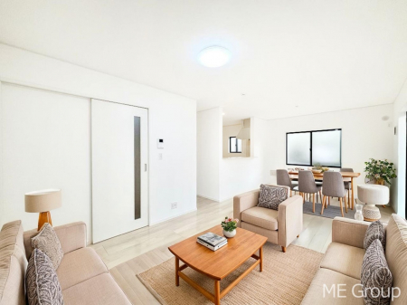 ���r���O�@�Ƒ��̘a�₩�ȉ�b���������Ă������B�J�����̂��郊�r���O�ł��@���Ƌ��CG�ł�