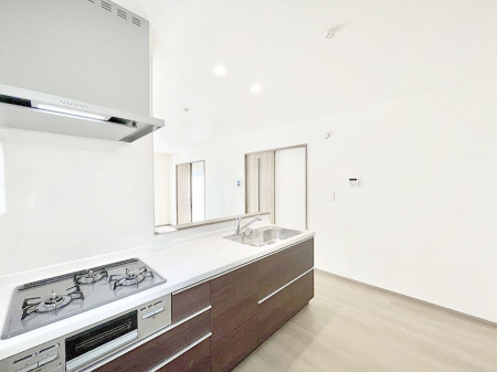 �L�b�`���@���r���O�ŗV�Ԃ��q�l�������Ȃ��炨�������ł���ΖʃL�b�`���B  