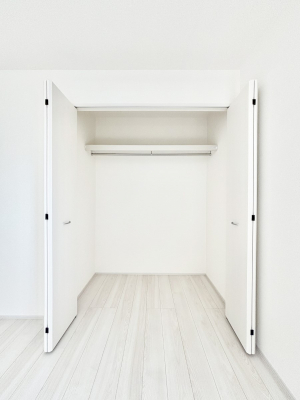 ���[�@�m���̃N���[�[�b�g�B���s��������̂Ō���̈ߗނ�����������܂�܂��B