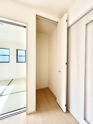 ���̑����ρ@���r���O���[�B�����Ɏ��[������ƕ����W�܂�LDK���X�b�L���Еt�������ł��ˁB  