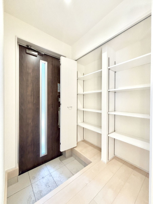 ���̑����ρ@�����Ղ���[�ł���V���[�Y�{�b�N�X�ŉƑ��S���̌C���A���ւ�������B  