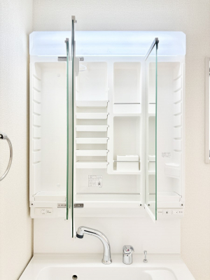 ���̑����ρ@�O�ʋ��̗��ɁA���ϕi��q���p�i�Ȃǂ����[�\�B���ʑ����������ƕۂ��܂��I