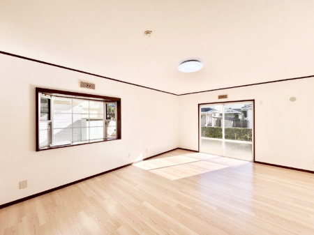 ���r���O�@�傫�ȑ����炽���Ղ�̗z���ƕ����������郊�r���O