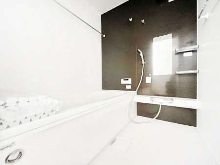 �����@���������̂���_�[�N�J���[����ɂ����o�X���[����1���̔������t���b�V���I