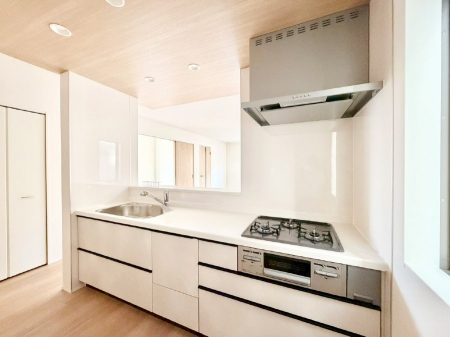 �L�b�`���@���������Ȃ���ł����Ƒ��Ƃ̉�b���y���߂�ΖʃL�b�`���@