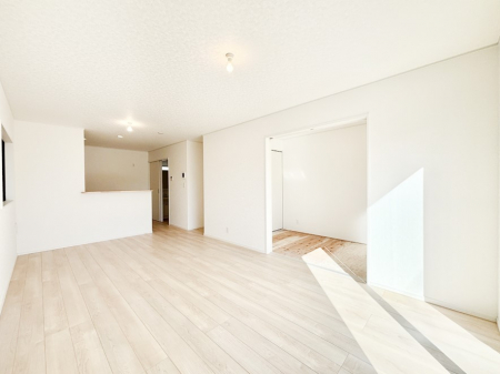 ���r���O�@���邢�z���������A�����̕��͋C�ɖ�������郊�r���O�E�_�C�j���O�B 