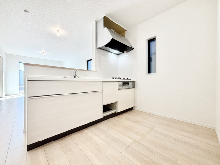 �L�b�`���@�u�₩�ȕ����ʂ蔲����L�b�`���B��������̂Ŗ��邭���C�ɂ��𗧂��܂��B