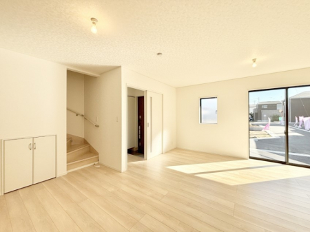 ���r���O�@���邢�z���������A�����̕��͋C�ɖ�������郊�r���O�E�_�C�j���O�B 