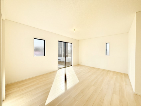 ���̑����ρ@�Ƒ��̏Ί炪���R�Ɛ��܂�Ă���A����ȕ��͋C�̃_�C�j���O�Ɏd�オ���Ă��܂��B