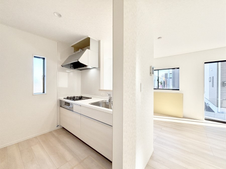 �L�b�`���@�u�₩�ȕ����ʂ蔲����L�b�`���B��������̂Ŗ��邭���C�ɂ��𗧂��܂��B