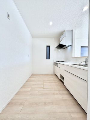 �L�b�`���@�u�₩�ȕ����ʂ蔲����L�b�`���B��������̂Ŗ��邭���C�ɂ��𗧂��܂��B