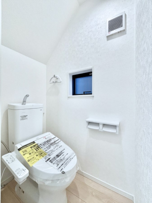 �g�C���@�g�C����1�K��2�K���ꂼ��ɔz�u����Ă��ĂƂĂ��֗��ł��B 