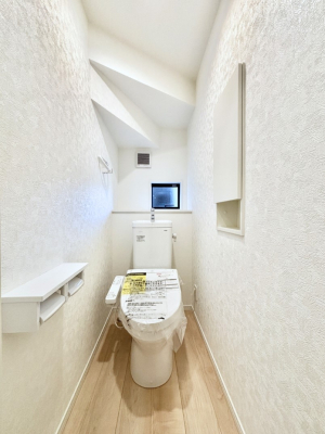 �g�C���@�g�C����1�K��2�K���ꂼ��ɔz�u����Ă��ĂƂĂ��֗��ł��B 