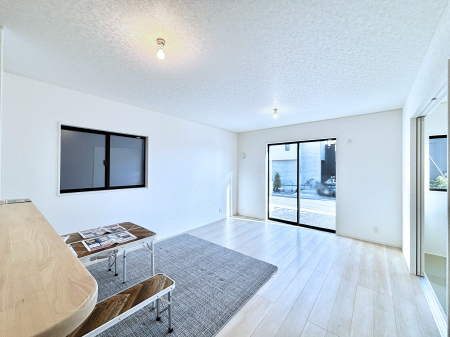 ���r���O�@���邢�z���������A�����̕��͋C�ɖ�������郊�r���O�E�_�C�j���O�B 