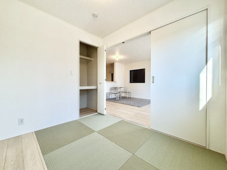 ���̑����ρ@���r���O�Ɨׂ荇���Ă���a���B�ق��ƈꑧ�ł���a�̋�Ԃ��Y�ꂸ�ɁB 