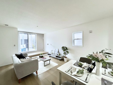 ���r���O�@���邢�z���������A�����̕��͋C�ɖ�������郊�r���O�E�_�C�j���O�B 