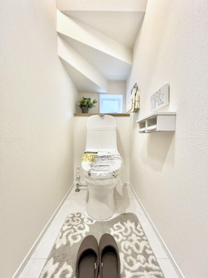 �g�C���@�g�C����1�K��2�K���ꂼ��ɔz�u����Ă��ĂƂĂ��֗��ł��B 