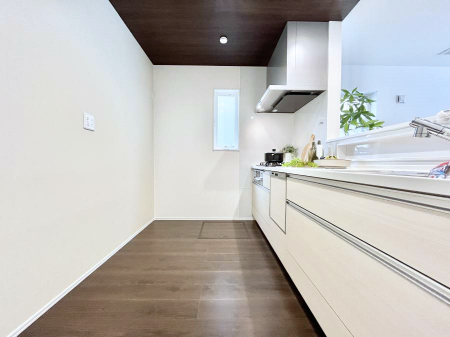 �L�b�`���@�u�₩�ȕ����ʂ蔲����L�b�`���B��������̂Ŗ��邭���C�ɂ��𗧂��܂��B