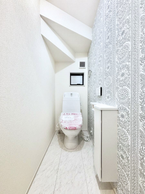 �g�C���@�g�C����1�K��2�K���ꂼ��ɔz�u����Ă��ĂƂĂ��֗��ł��B 