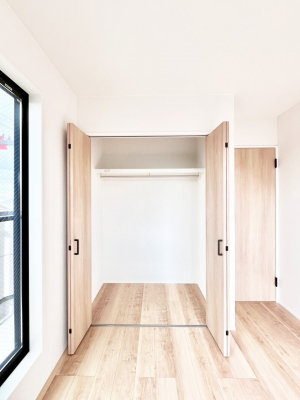 ���[�@��������ߗނ�ו��Ȃǂ̎��[�ɕ֗��ȃN���[�[�b�g�t���ł��B