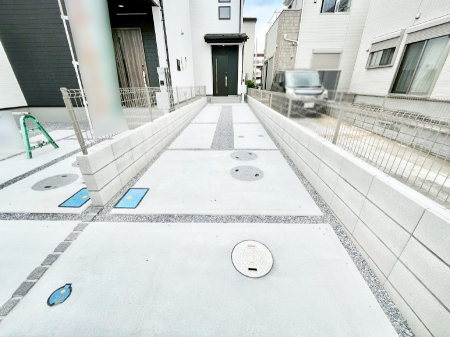 @2\I}Ȃql̒ԂɁB܂AƑ̎]ԃXy[XƂĂ劈B