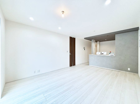 ���r���O�@�A�N�Z���g�N���X��p���ċ�ԂɃ����n�������܂����B�C���e���A���l����̂��y���݂ł��ˁB