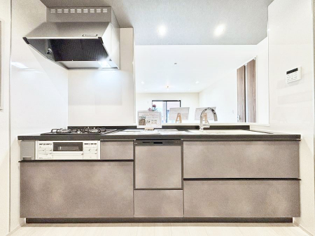 �L�b�`���@���r���O�����n����l�C�̃J�E���^�[�L�b�`���B �Ƒ��������Ȃ���Ǝ������邱�Ƃ��ł��܂��B