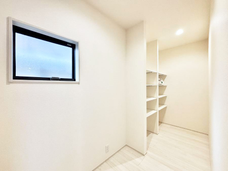 ���[�@�L�b�`�����ɂ�����I�t���̃��[�e�B���e�B�X�y�[�X�B���p�r�ɂ��g�����������܂��B