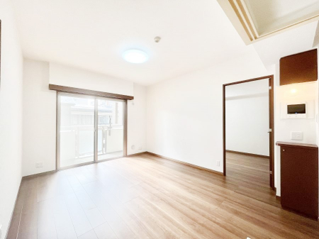 ���r���O�@���邢�z���������A�����̕��͋C�ɖ�������郊�r���O�_�C�j���O 