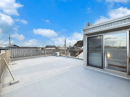 �o���R�j�[�@���[�t�o���R�j�[�B���߂��ǂ��A�傫�Ȑ��󕨂��L���Ċ����܂��B