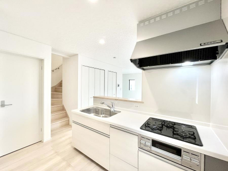 �L�b�`���@���������Ȃ���ł����Ƒ��Ƃ̉�b���y���߂�ΖʃL�b�`��