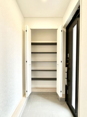 ���̑����ρ@�����Ղ���[�ł���V���[�Y�{�b�N�X�ŉƑ��S���̌C���A���ւ�������B  