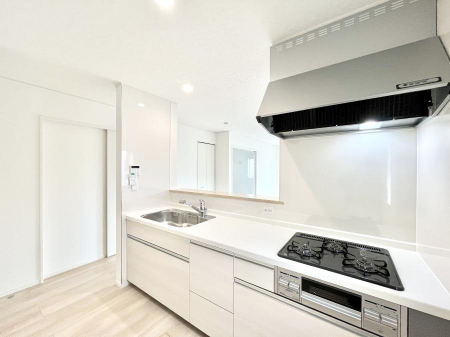 �L�b�`���@���������Ȃ���ł����Ƒ��Ƃ̉�b���y���߂�ΖʃL�b�`��