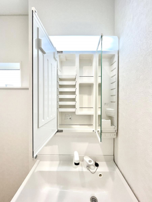 ���̑����ρ@�O�ʋ��̗��ɁA���ϕi��q���p�i�Ȃǂ����[�\�B���ʑ����������ƕۂ��܂��I