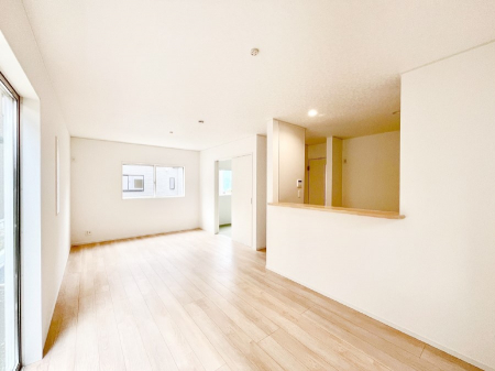 ���r���O�@���邢�z���������A�����̕��͋C�ɖ�������郊�r���O�E�_�C�j���O�B 